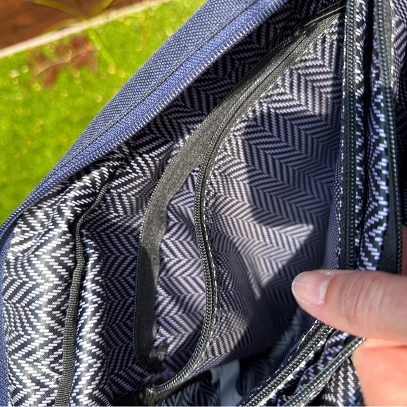 Ogio Brooklyn Women's Tablet Purse Navy Blue Canvas Crossbody Button Zipper - Picture 9 of 12